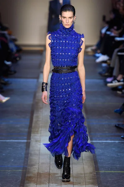 Look 17